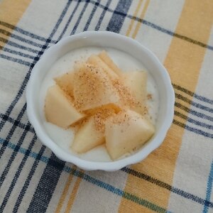 リンゴの水切りヨーグルト